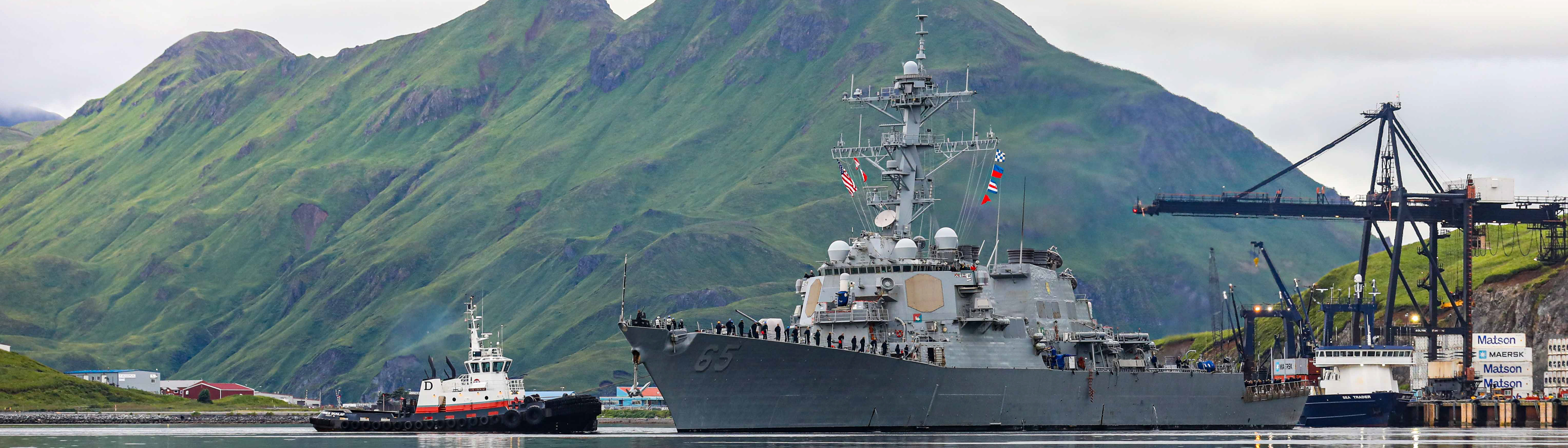 USS Benfold Gets Underway