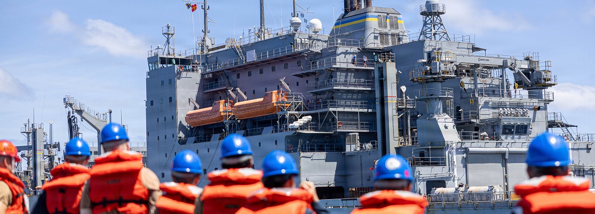 USS Mustin conducts replenishment-at-sea with USNS Alan Shepard